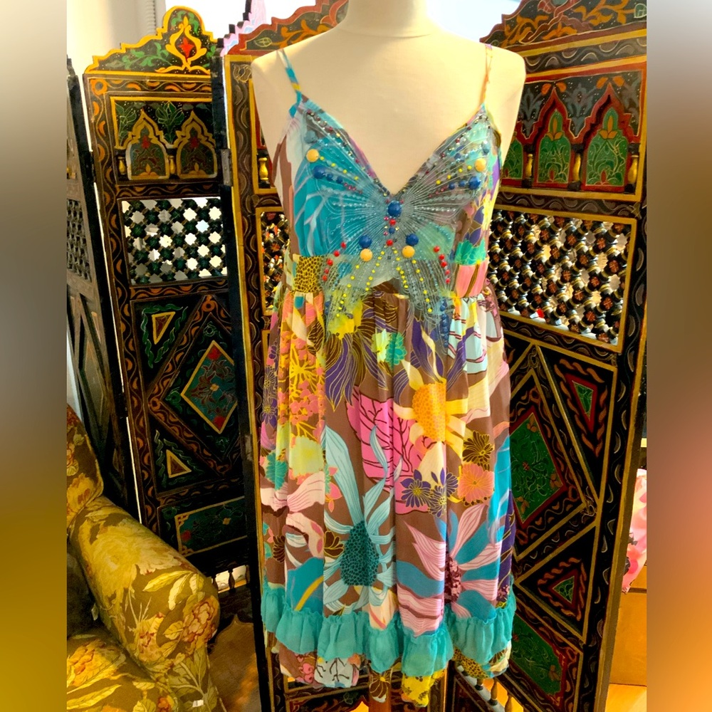 The perfect summer/vacation dress giving Y2K moment